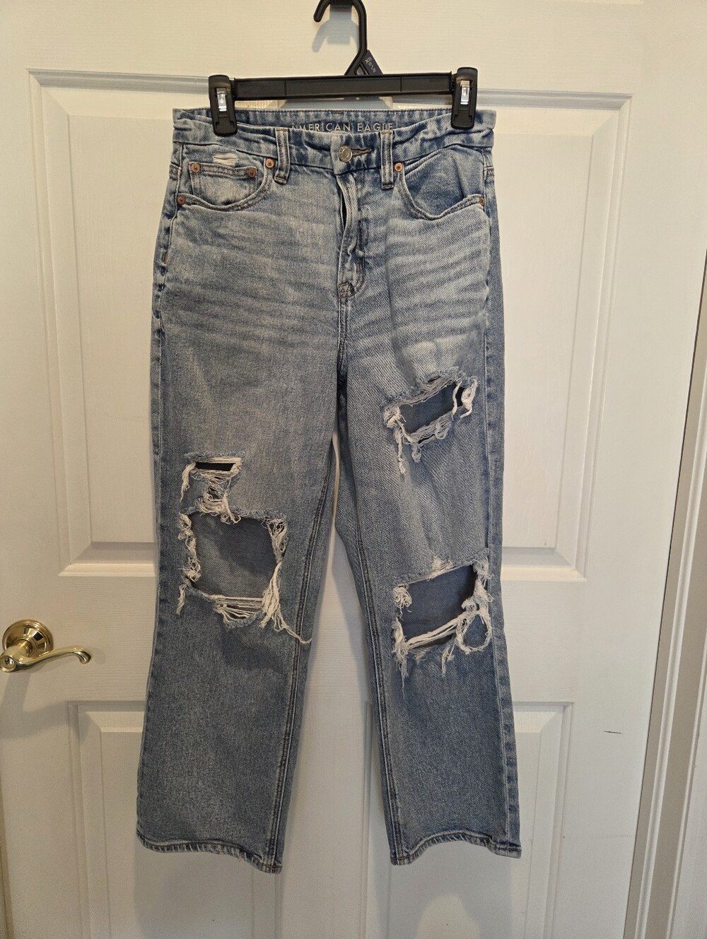 American Eagle Outfitters Light Wash Curvy 90's Straight Distressed Jeans